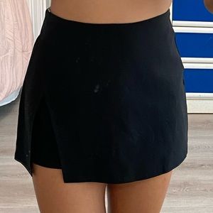 NWT Black Skort